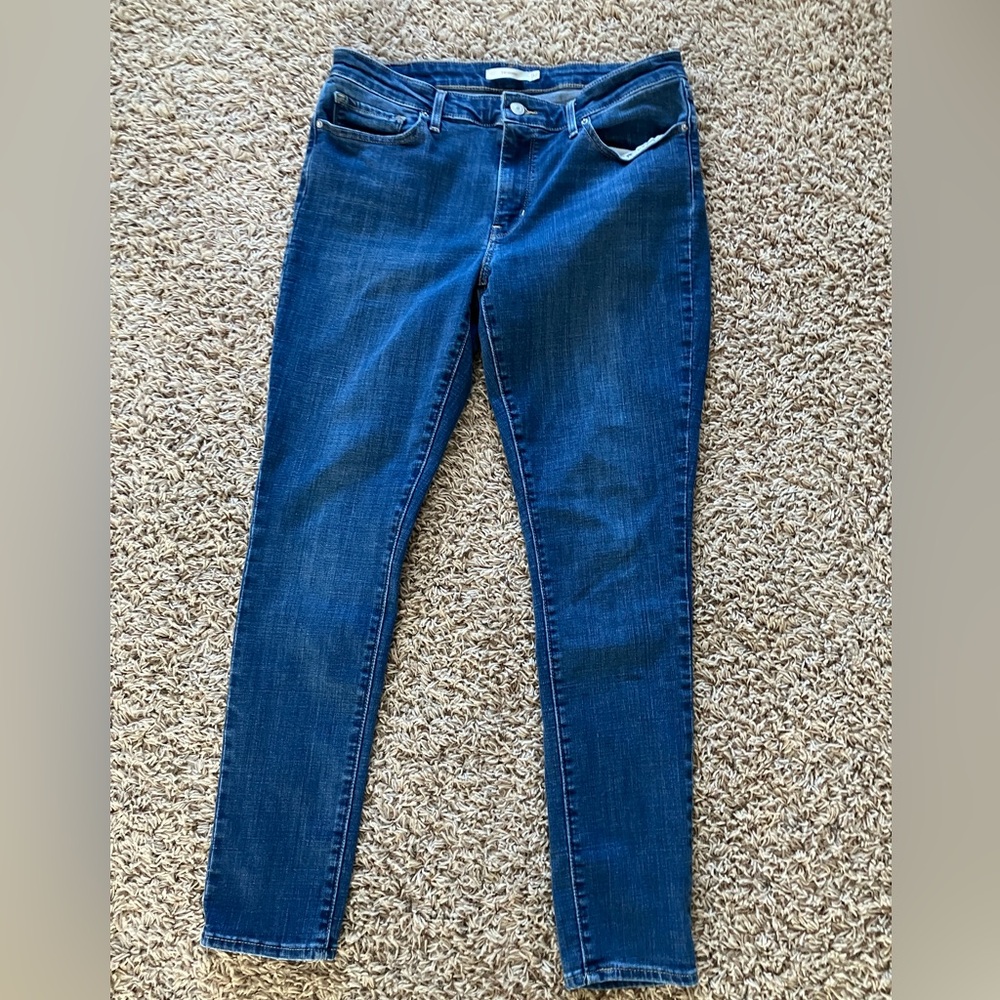 Levi's Women's Deep Blue Skinny Jeans size 32